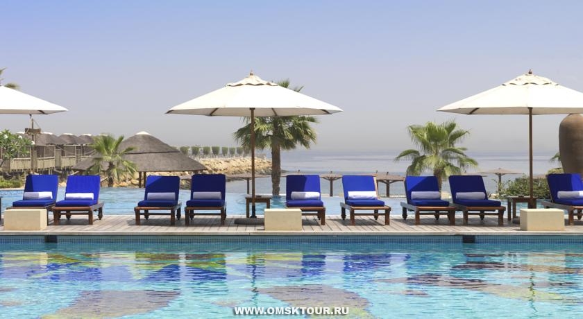 Бассейн отеля Radisson Blu Resort Sharjah 5* 